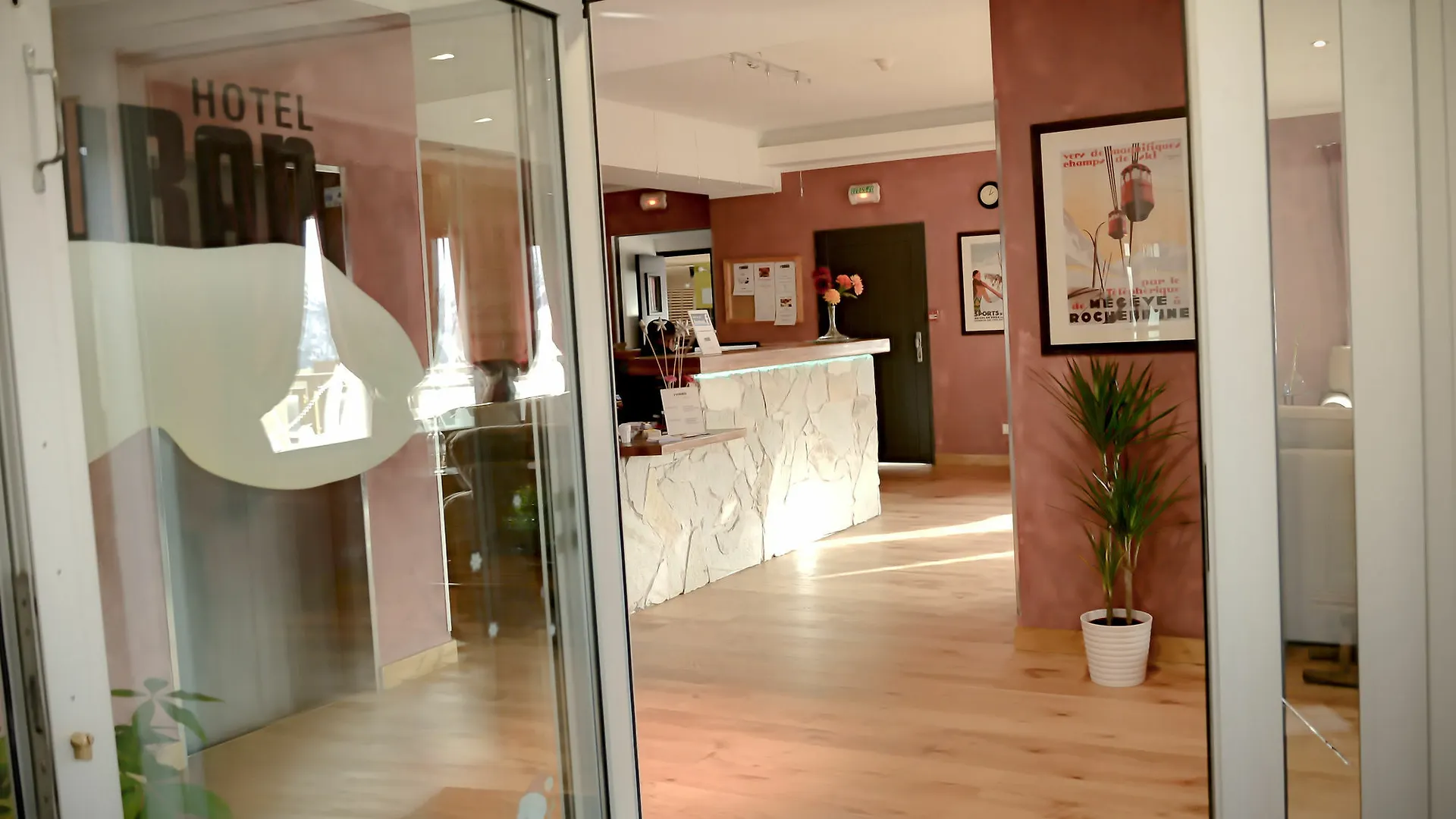 Hotel Turan Λε Ντεζ Αλπ